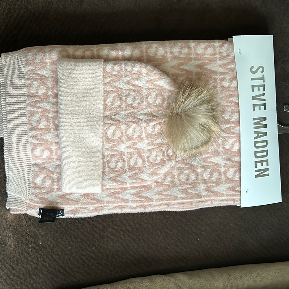 Steve madden scarf and hat light pink